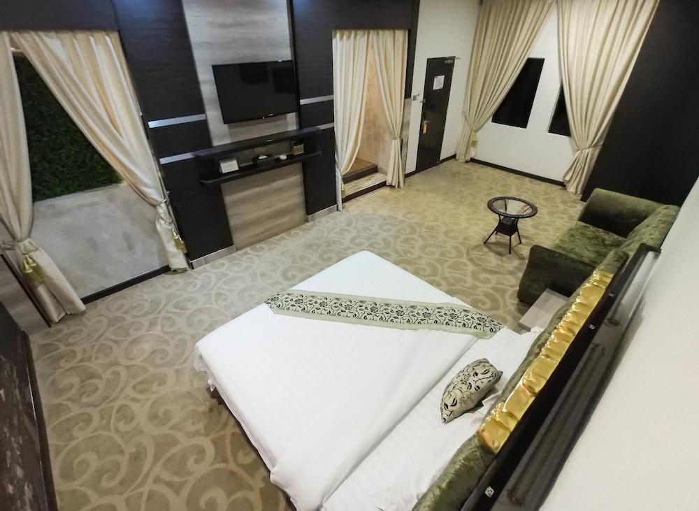 Baguss Hotel And Serviced Apartment Johor Bahru Esterno foto